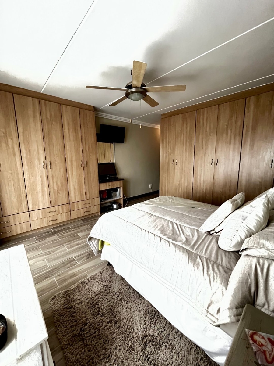 6 Bedroom Property for Sale in Tergniet Western Cape